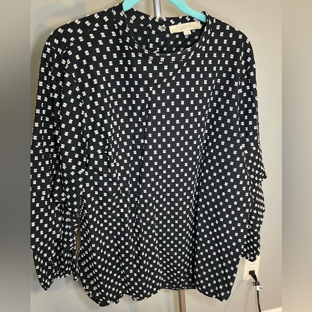 Black and white detail LOFT top